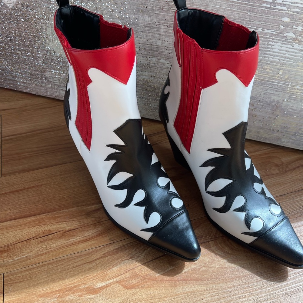 Brand new Cape robin boots size9